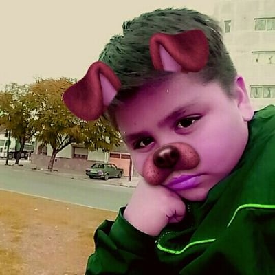 argentino papaaa, buen jugador del pubg y hay nomas en el fornite se construir rapido nomas :v