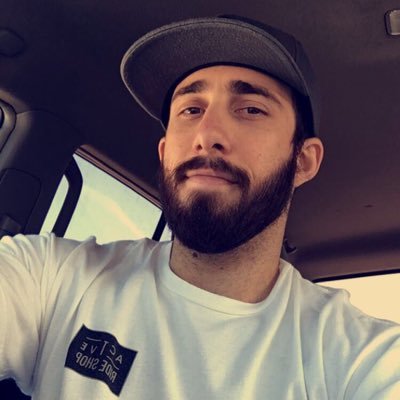 Beer enthusiast and variety streamer with a huge love for MMO's ..... Oh, oh and food I really, really like food (─‿‿─)