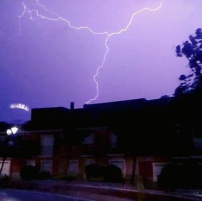 Fotos e imagenes del estado del cielo, tormentas, chemtrails, contrails en Yecla (Murcia) y del resto del mundo.¿Nos fumigan?¿Controlan el clima? Comparte y RT