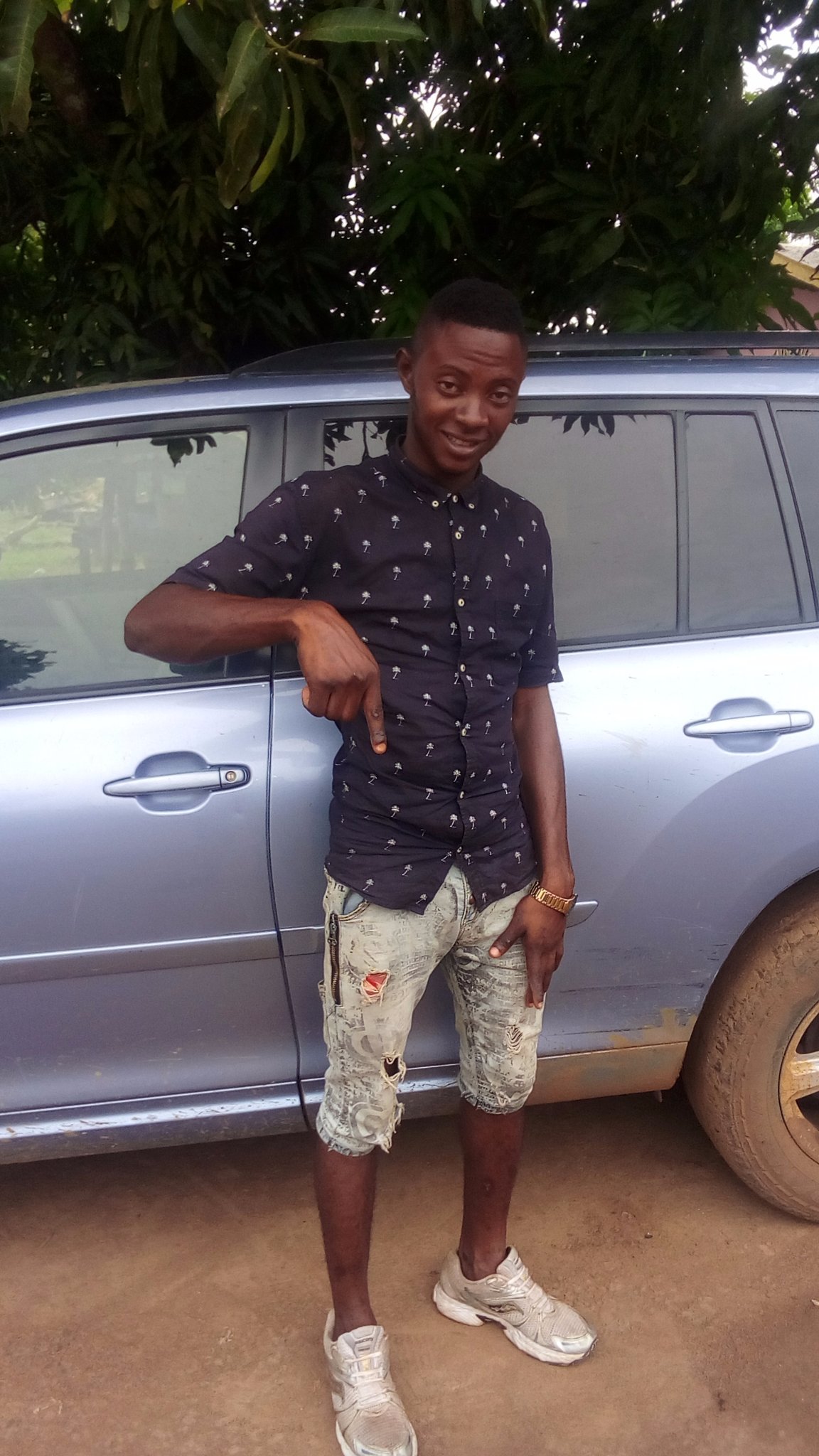 az_niyola's profile picture. When you think positive, good things happen