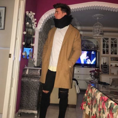 DaniSFC10's profile picture. Podría haberme hecho vulnerable y pegarme un tiro, o mirar al cielo y crecer. Elegí la segunda. Believe in your dreams.