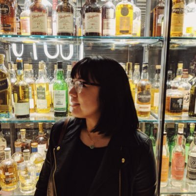 lesliepants's profile picture. the girl at the party standing by the food table the entire night, eating all the snacks. pinay queer femme.