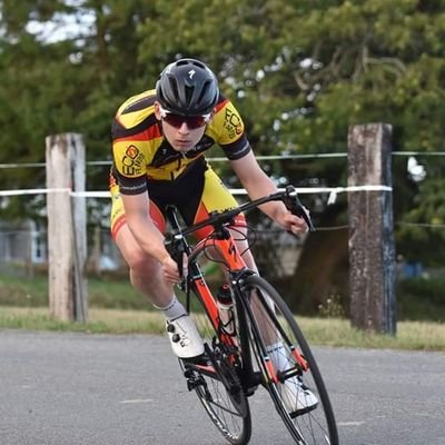 📍 Granville
📚 Master 2 MEEF EPS
🚴 Cycliste au VC St-Hilaire-du-Harcouët
🏔🏞