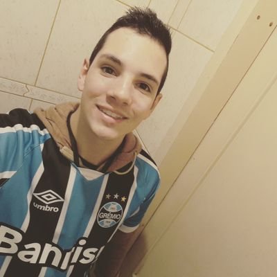 20 anos, Gaúcho, Libriano, Tricolor.