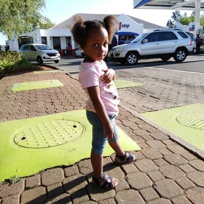 seketelebina7's profile picture. 