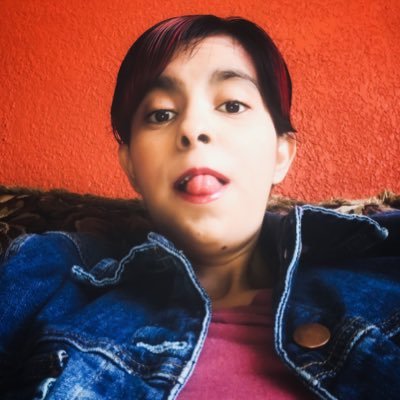 Diseñadora de profesión y Geek de corazón. Padawan del Diseño Web y Mkt. Digital y emprendedora en desarrollo. Solo soy una mortal más apasionada de la vida.