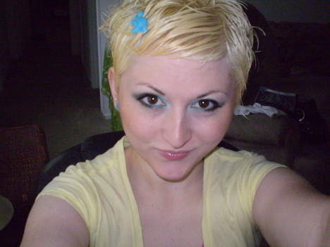 HelenJoynero75's profile picture. 