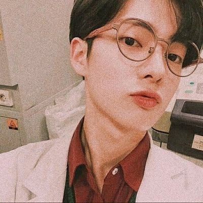 oi! eu tenho uma conta de layouts, mas me desanima muito postar lá, você pode ›por favor‹ seguir? eh a @softlayoutkorea, eh muito importante pra mim...
