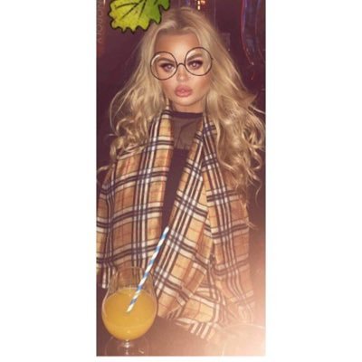 queen_cares's profile picture. NEW To TWITTER , Scottish traveller💃🏽, Edinburgh student in legal services👩🏼‍🎓, eat glitter for breakfast and sparkle all day 😘