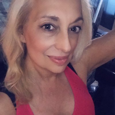 Financial Services Professional, CTFA, songwriter, author, cat mom, vegan chef, personal trainer, wellness coach @GoofyBlondeChef