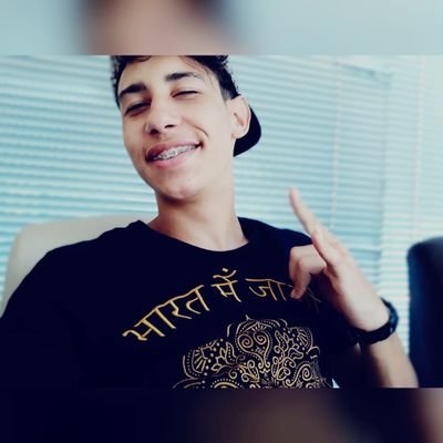 15 anos 
Signo: gemeos
Favelado q ti ama ❤🔥