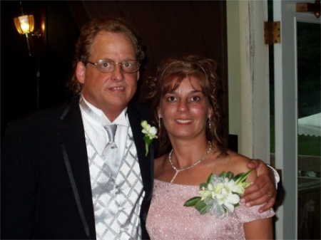 Inside sales at Circle Glass Co., VP at Circle Screen Works, LLC. Devoted husband of Darla, dad of Jessica, Ashley & Mary. Stepdad, grandpa.  Child of God.