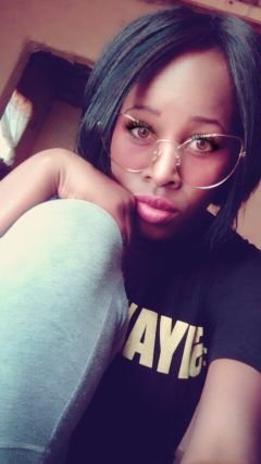 Issa qūëêń herself 💜💛