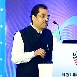 मंजिलें भी जिद्दी हैं, रास्ते भी जिद्दी हैं..... देखते हैं कल क्या होगा, हौसले भी जिद्दी हैं.....