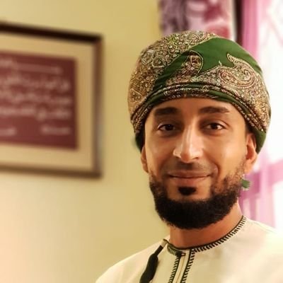 من حقك ابداء رأيك ولكن لا تفرضه على أحد