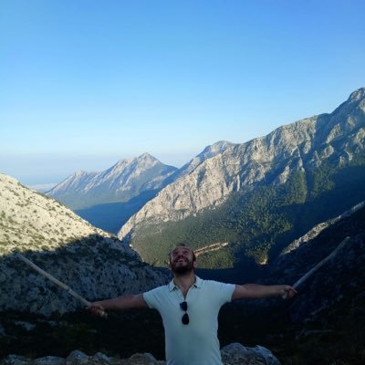 YCimec's profile picture. Uçurumun kenarındayım. HIZIRRR.