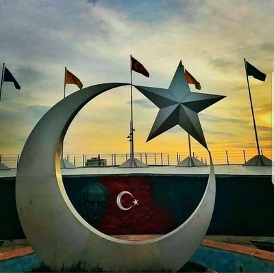 Hz.Muhammed (sav) gibi bir önderi varken başka hiç bir öndere ihtiyaç duymayan biri #EvladıOsmanlı