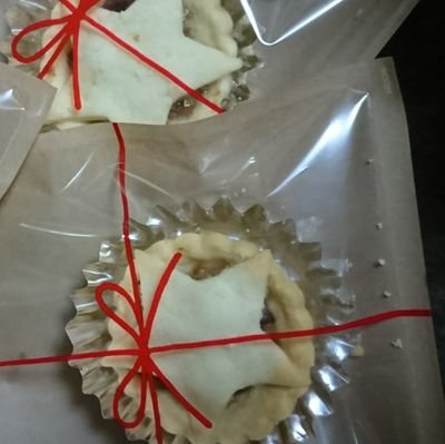 紅茶と英国お菓子をこよなく愛する人間です。それと着物ともの作り。
石は翡翠とトルマリンが好きです。