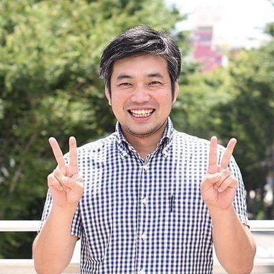 地方公務員。
いわきの地域包括ケア「igoku（いごく）@Igoku9」を立ち上げ、2019年グッドデザイン賞金賞受賞＆第５位。
いつだれkitchen　@itsudare_kitchen をちょっとお手伝い。
「いわきの地域医療 @iwakinoiyro 」やってます。