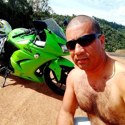 Deus proteja as minhas costas,porque o resto eu bate de frente...