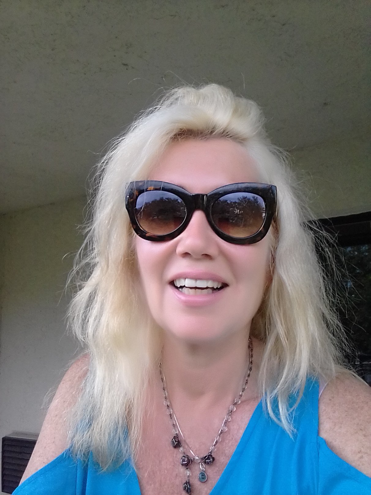 99Klein's profile picture. Lives in Florida. Presently.  Please don't hold that against me.