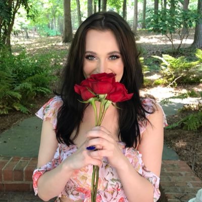 AyyJayylo's profile picture. Life does not have to be perfect to be wonderful ✨