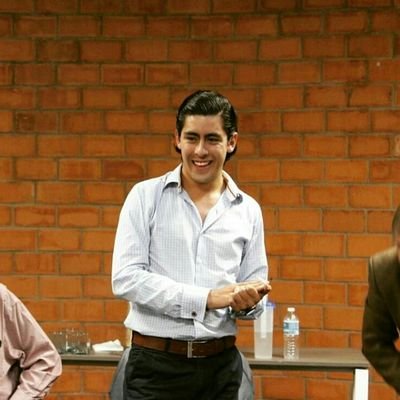 -Si el presente es de lucha el futuro es nuestro-