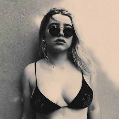 Feminista del septimo dia.~
Tw tu censura es la fragua que alimenta mi locura.xxd...