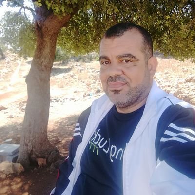 وما الحسن في وجه الفتى شرفا له , إذا لم يكن في فعله والخلائق