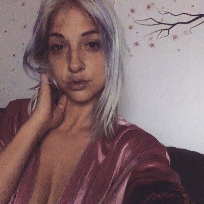 Modele photo  ..  barmaid . femme enfant . Disney lovers . Formule 1 passion . Khaleesi . maison serpentard