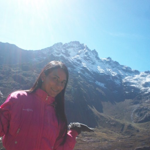 ☯Le doy Gracias a Dios por lo que tengo☯ Quedate con quien te haga sonreír a todas horas, te haga un espacio en su día, y te extrañe todo el tiempo