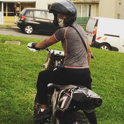 Dadiinho91's profile picture. Ils me verrons pas venir comme la bite d’un Ladyboy #TeamCrossBitume #V2V #Team221 #Boxe 👻Mbaye 📸 Mbaye_V2V