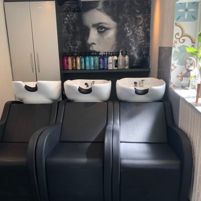 HAC is a spacious and stylish salon with uncompromising standards, a passion for customer delight and a pride in making people look and feel fantastic
