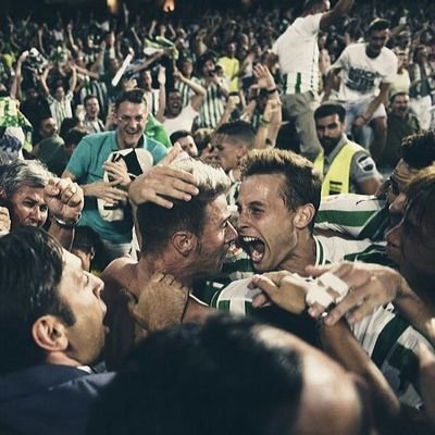 Seré del verdiblanco mi vida entera , seré del Betis asta que muera.