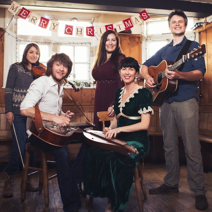 5 leading lights of the British roots scene join forces to create a festive folk band like no other! Some of @thewillowsband, @gilmoreroberts & @hannahbenmusic