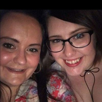 Mum, Daughter, lover of all things cosy, books, and carrots.