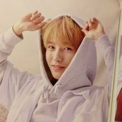 . . 🌙 ⋅ ⋅ #黄仁俊 when my moon rises, your sun rises under the same sky. we are in the same time, in different places our fates are twisted