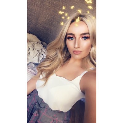 Kelsey leanne hesketh - 20 - north wales