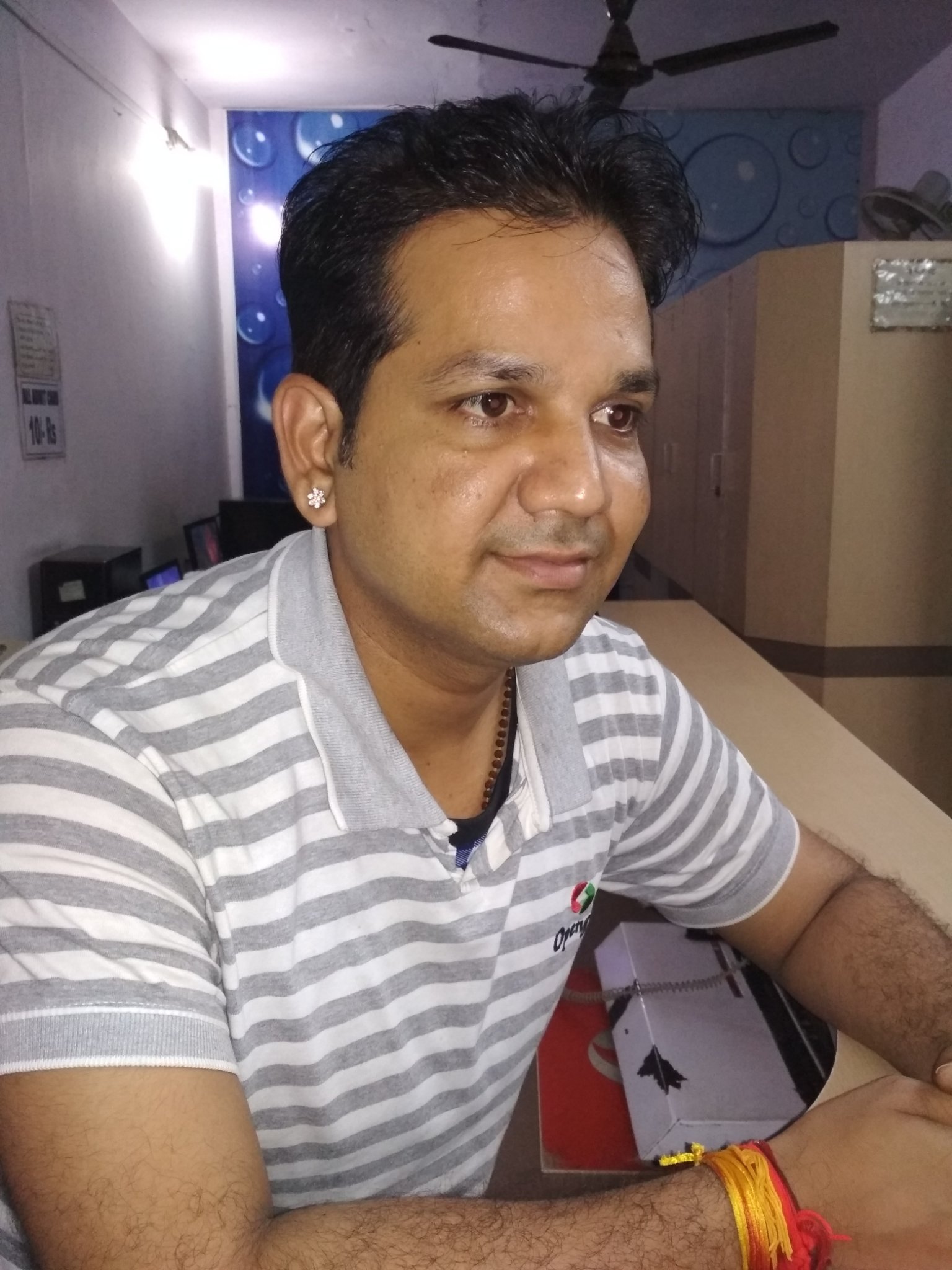 ShivSin40014502's profile picture. RTI activist
 (जनेऊ धारी हिन्दू)