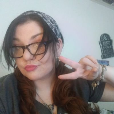 Hello twitter! I do the vidya gamers and stream it occasionally its a thing come hang out and have fun https://t.co/4dKWXeDhro