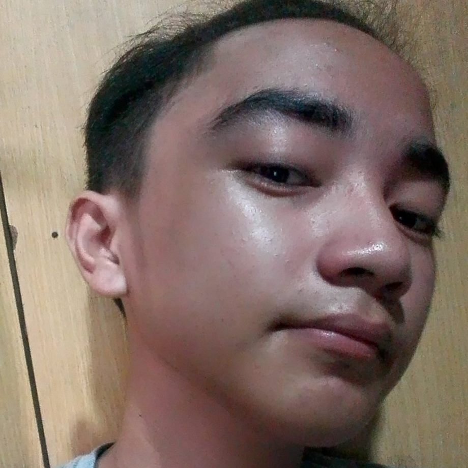 😉DOTA GAMER☺️
             😍 In A Relationship🥰