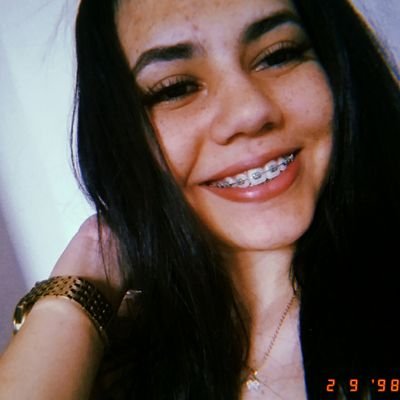 Tu, que tem esse abraço casa,
se decidir bater asas
me leva contigo pra passear,
eu juro afeto e paz não vão te faltar
ai ai ai