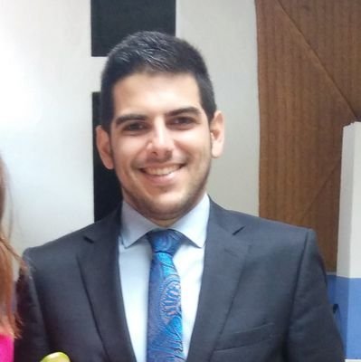 Abogado.
'No existen preguntas sin respuesta, sólo preguntas mal formuladas' .
