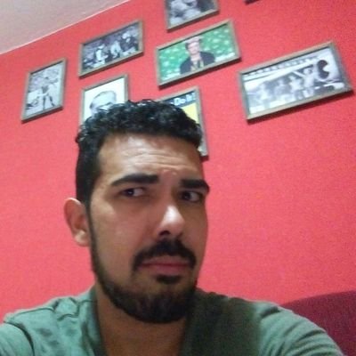Cientista social frustrado. Esquerdista realista. Zagueiro utópico. Gremista convicto. Uma perspectiva suburbana acerca de temas irrelevantes do dia a dia.