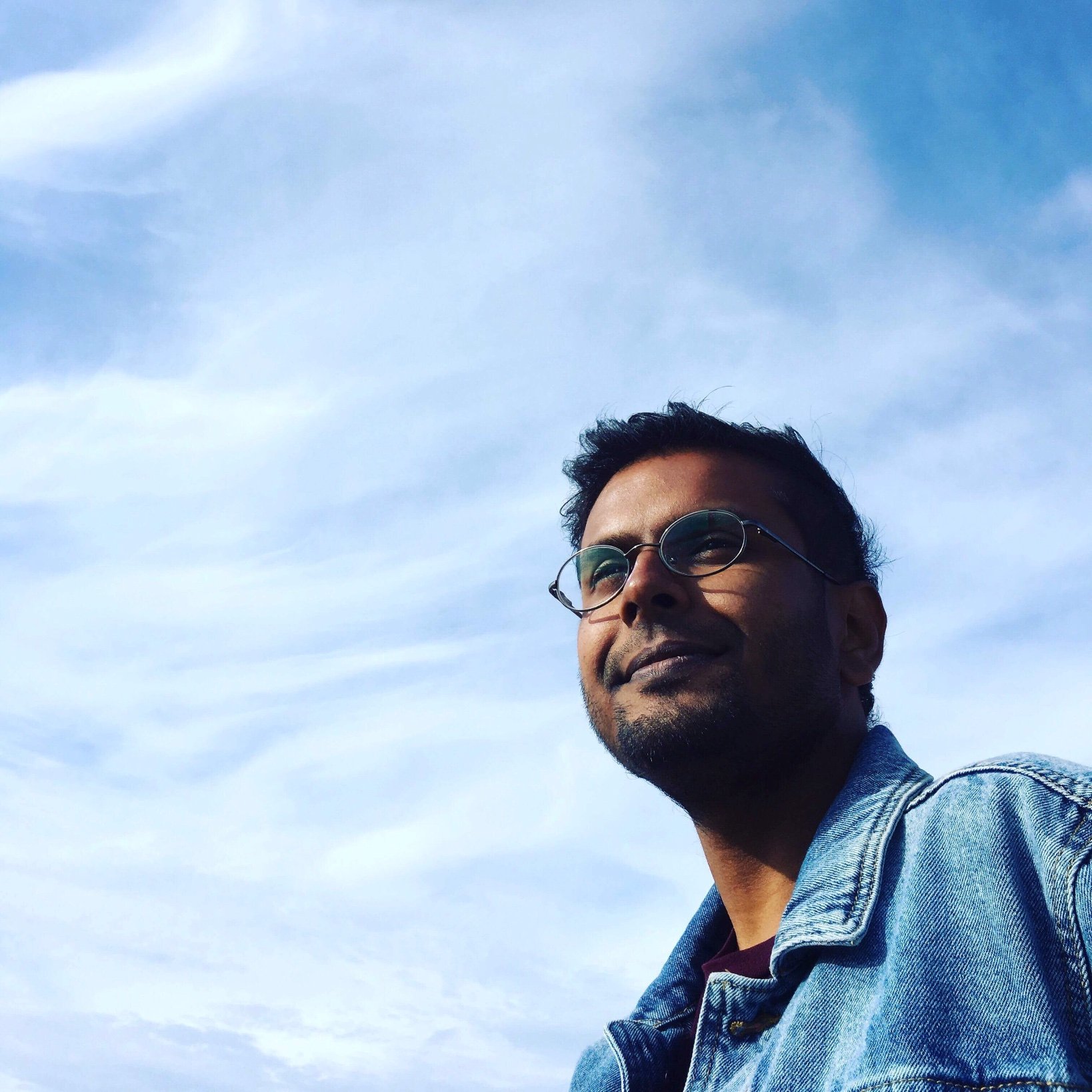 Business anthropologist merging data analytics. Playing in the world of UX-EX and product management to design better algorithms, products and service.