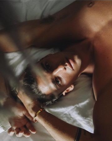 'Cause darling, I'm a nightmare dressed like a daydream.
Fan account.