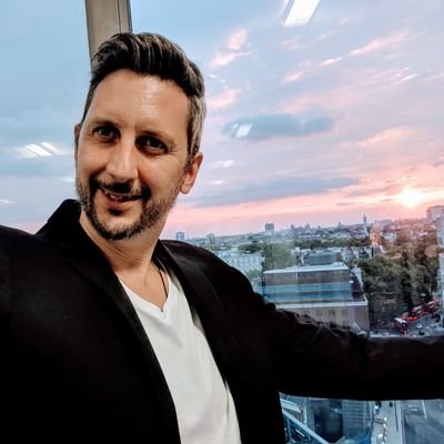 #Author of Sign of the Time, #designer and #blogger @BeAPlotist and budding #musician. Still haven't figured out what I want to be when I grow up! #amwriting 😂
