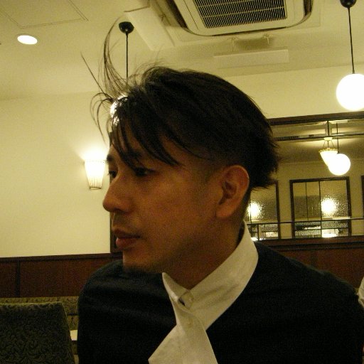 シンセ弾き兼編集者。元モデルプランツ、現在野獣のリリアン、World Model TV。もう人生後半戦だし、好きなこと喋らせてくれ。
