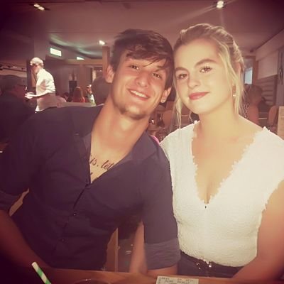 rosegoldxhes's profile picture. 👋🏻