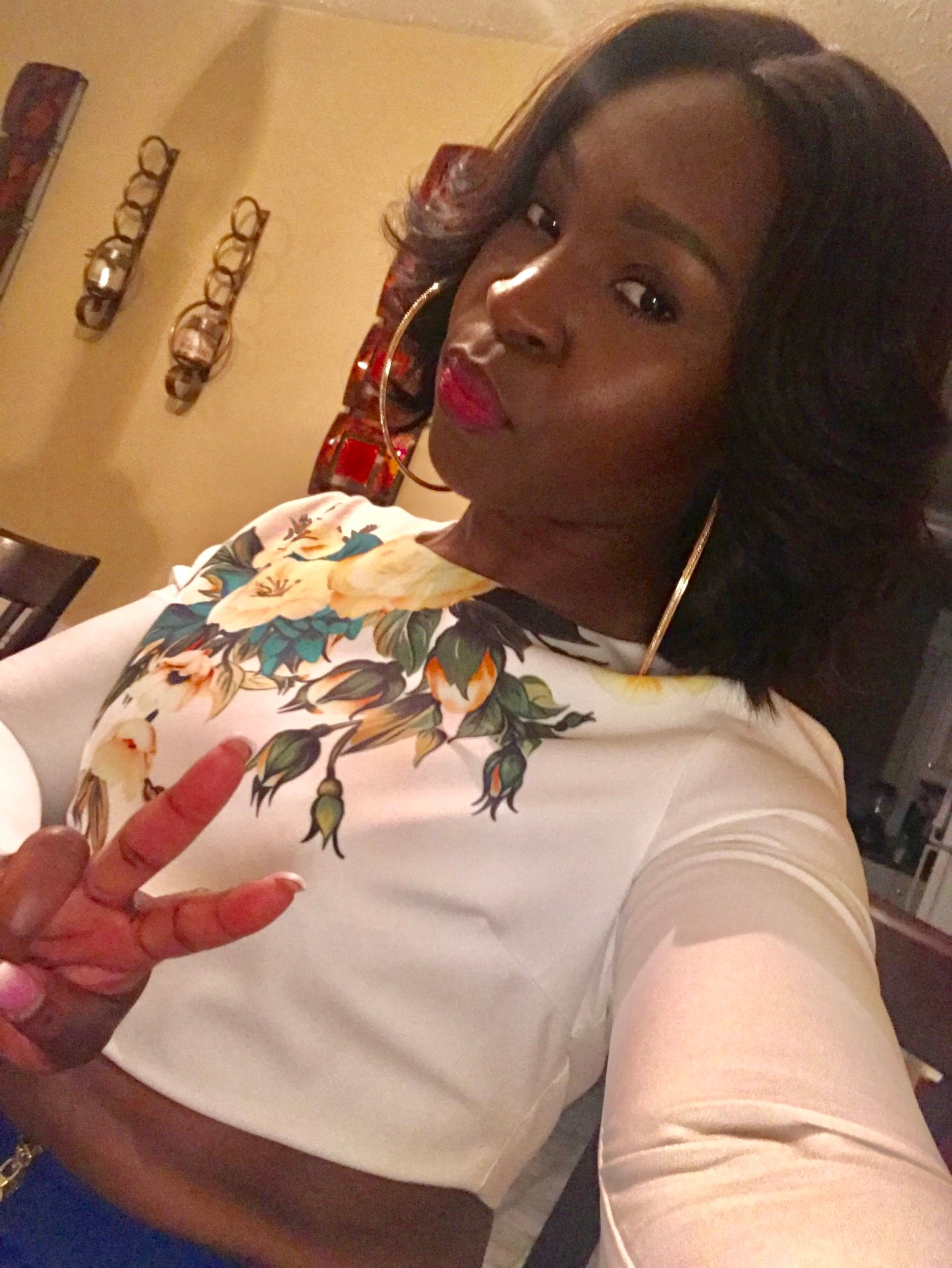 Dipped in chocolate, bronzed in elegance, enameled with grace and toasted with beauty! She’s a beautiful black lady!
💕 1 Corinthians 13 Love never fails.